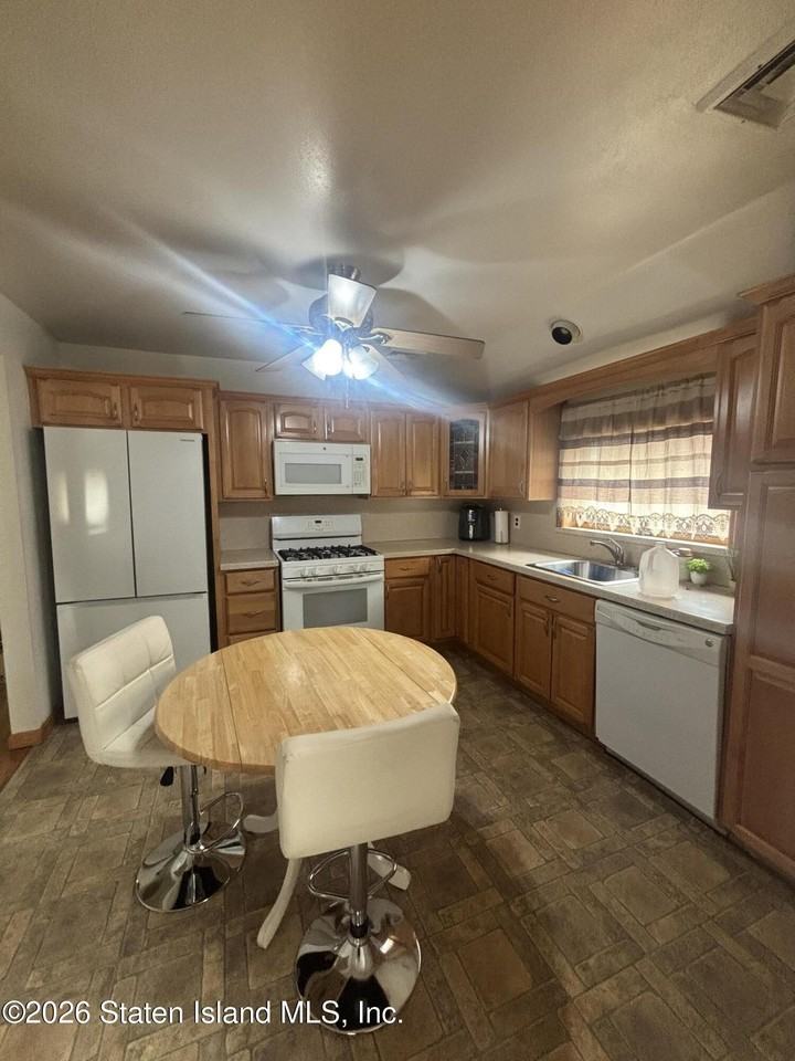 165 Martin Ave - Photo 4 of 4