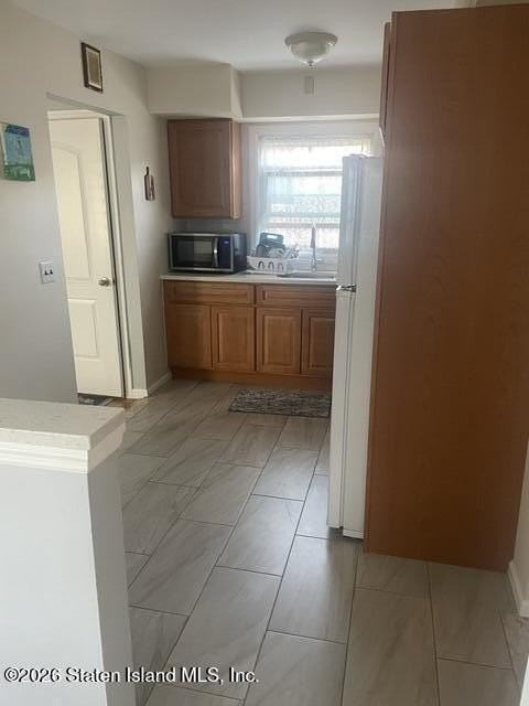 144 Greeley Ave - Photo 6 of 14