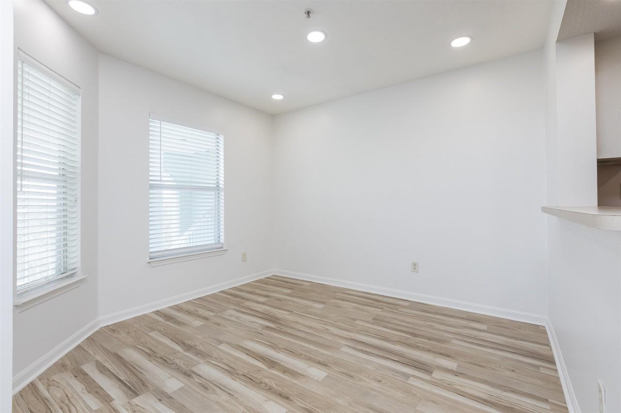 206 16th St #L - Photo 5 of 27