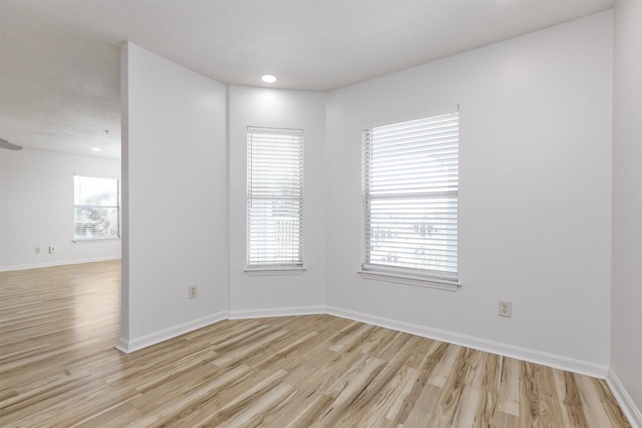 206 16th St #L - Photo 7 of 27