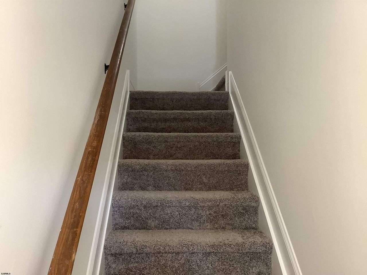 22 Oyster Bay Rd - Photo 2 of 20