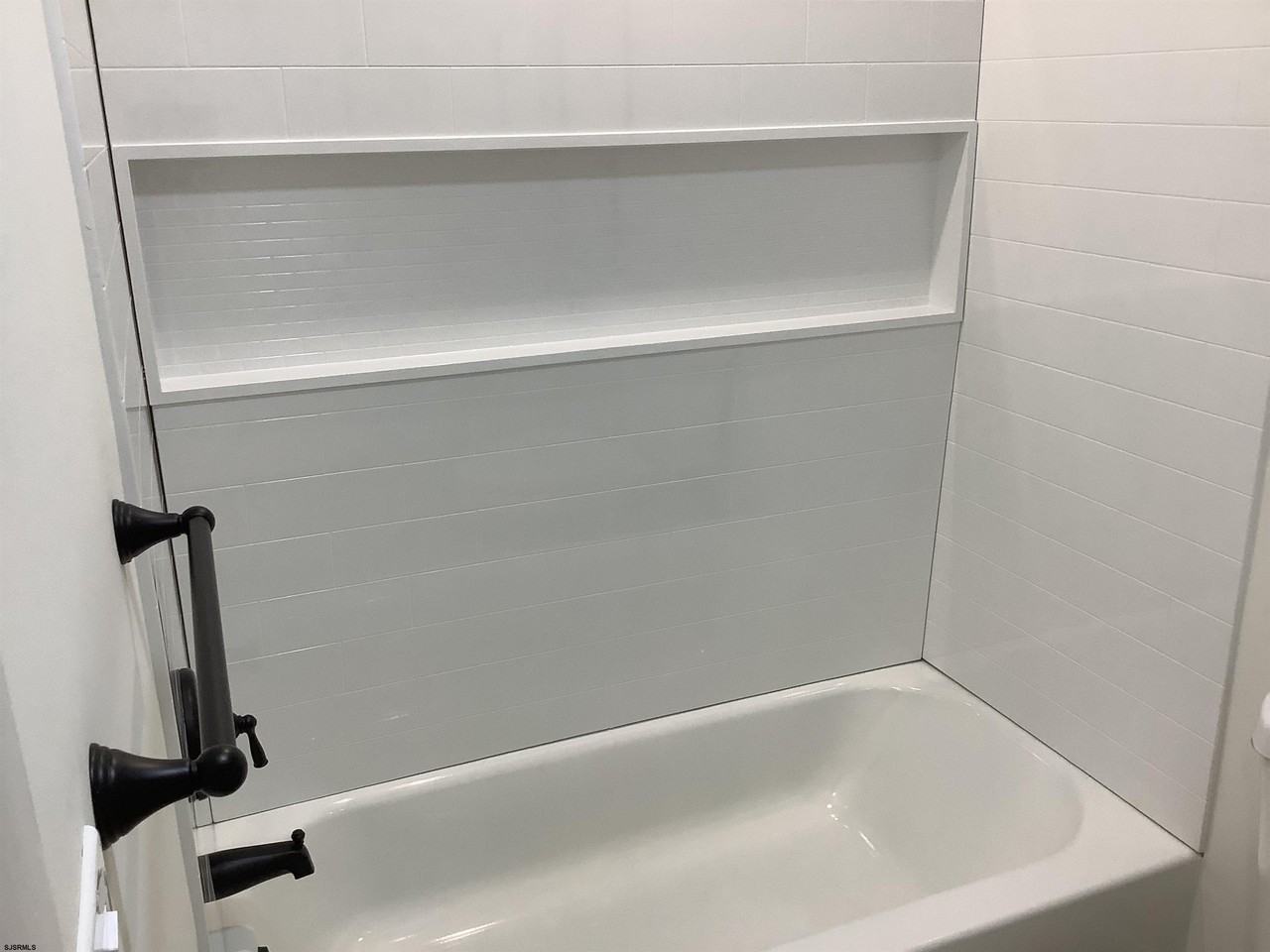 22 Oyster Bay Rd - Photo 4 of 20