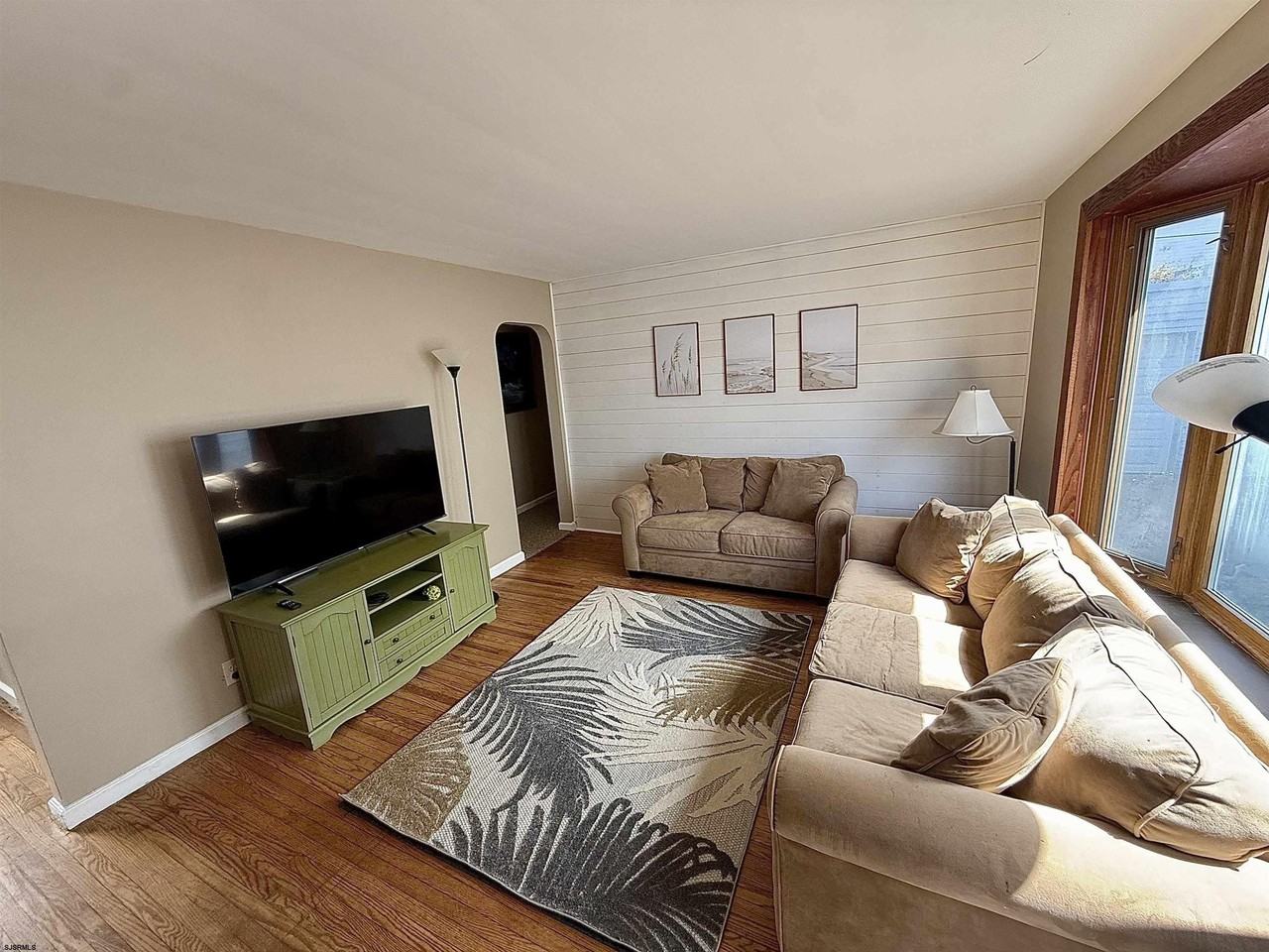 207 N Thurlow Ave - Photo 2 of 15