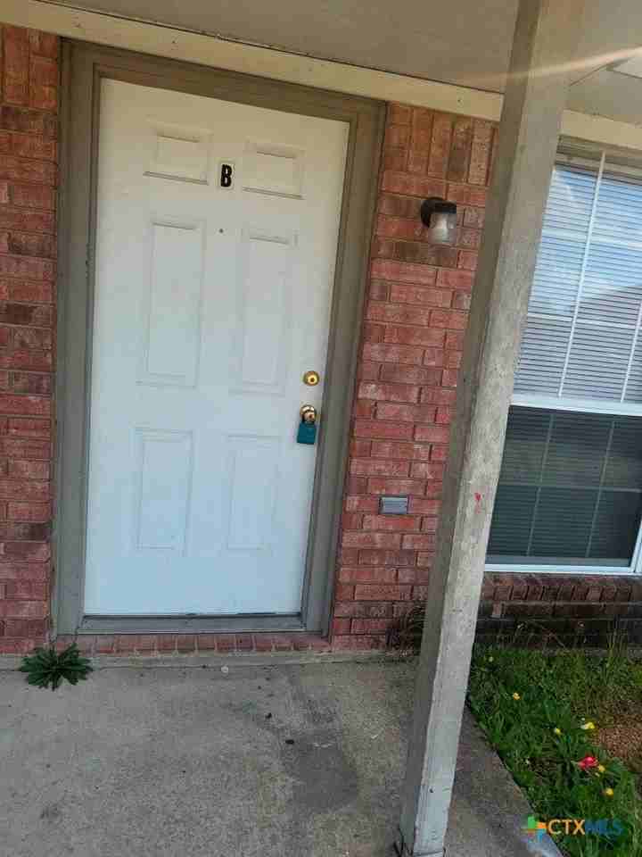 4002 Doraine Ct #B - Photo 3 of 31