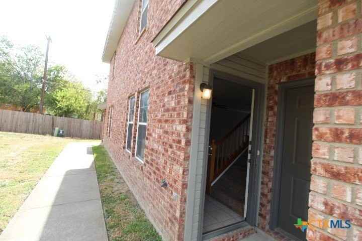 402 Bowden Ave #B - Photo 2 of 8