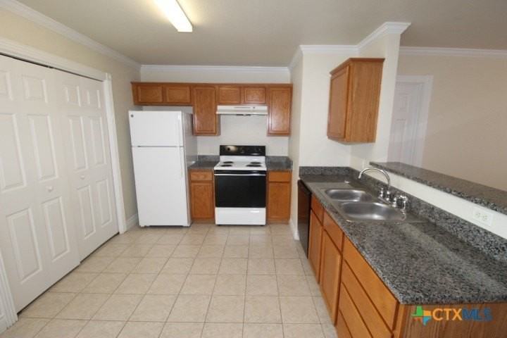 402 Bowden Ave #B - Photo 3 of 8