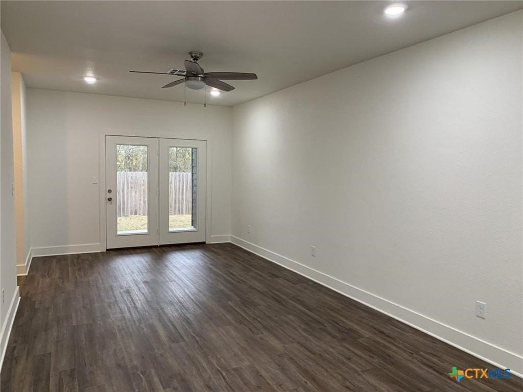 1862 Royal Loop - Photo 3 of 26