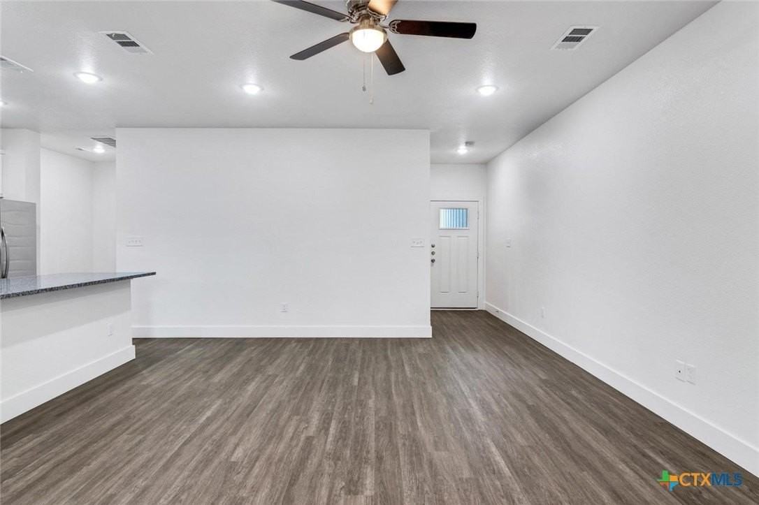 1904 Royal Loop - Photo 3 of 13