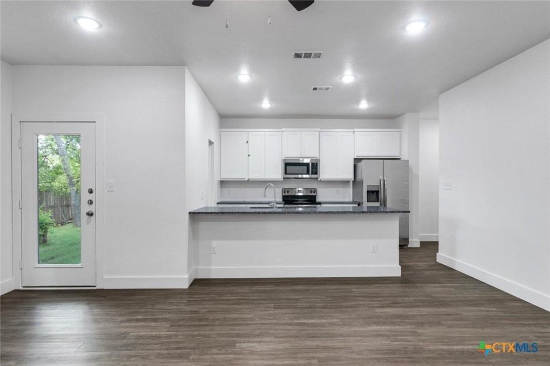 1904 Royal Loop - Photo 4 of 13