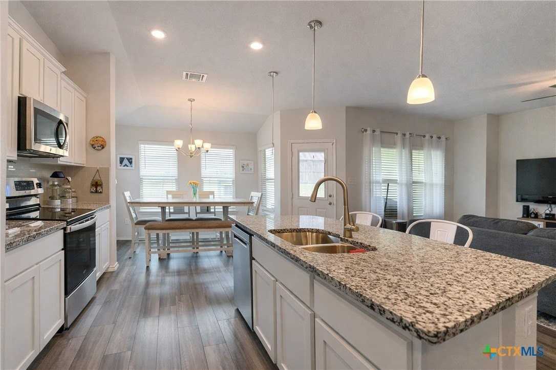 2403 Corradino St - Photo 6 of 32