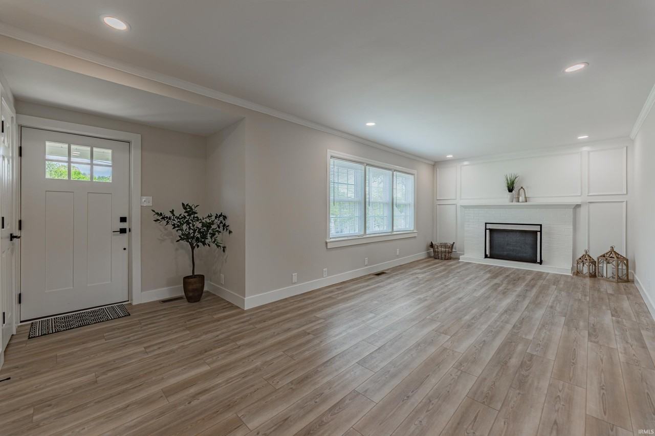 1710 Russell Ave - Photo 2 of 30