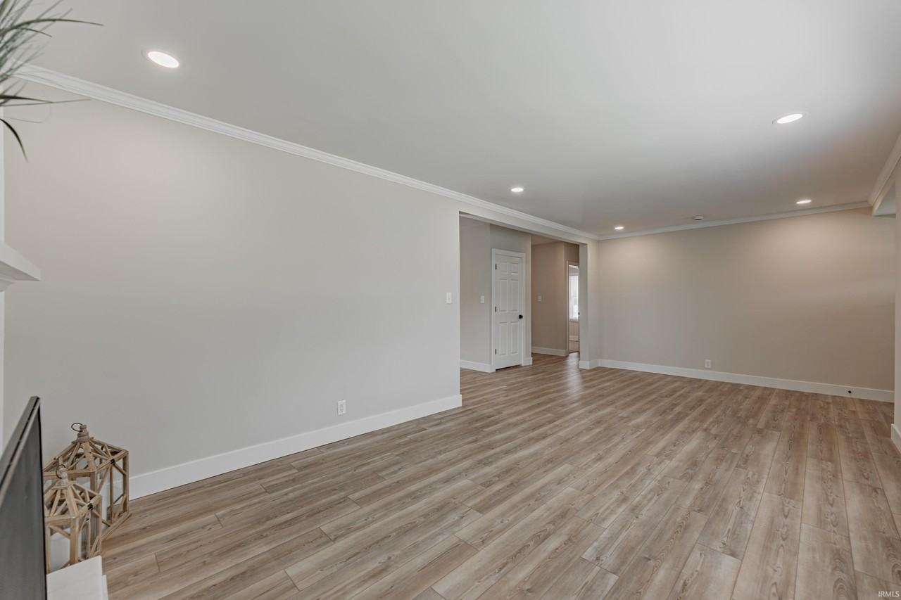 1710 Russell Ave - Photo 5 of 30