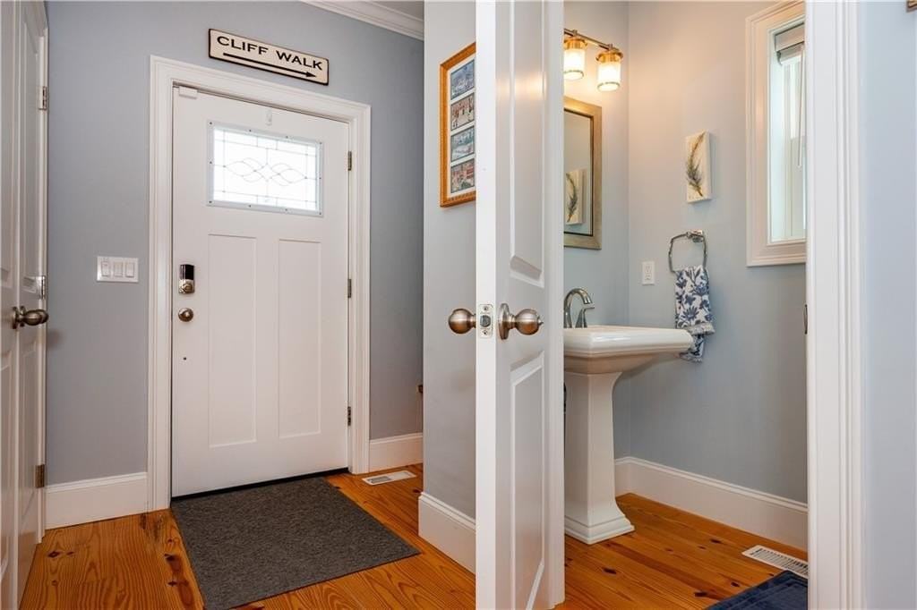 19 Eustis Ave - Photo 4 of 44