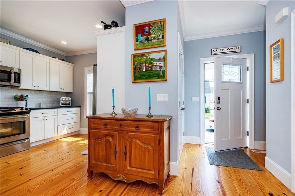 19 Eustis Ave - Photo 5 of 44