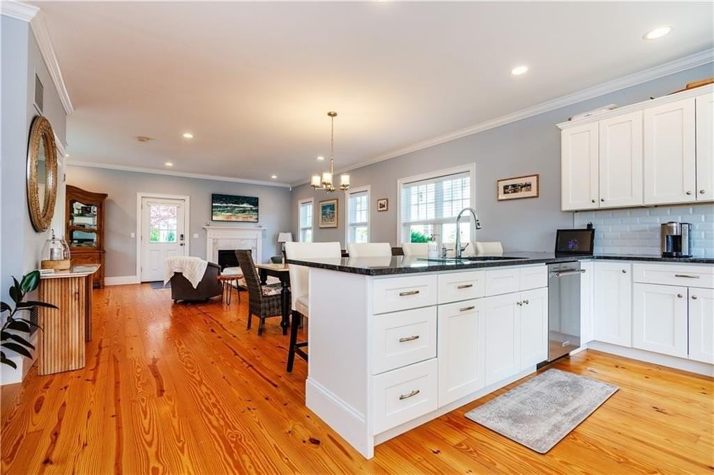 19 Eustis Ave - Photo 6 of 44