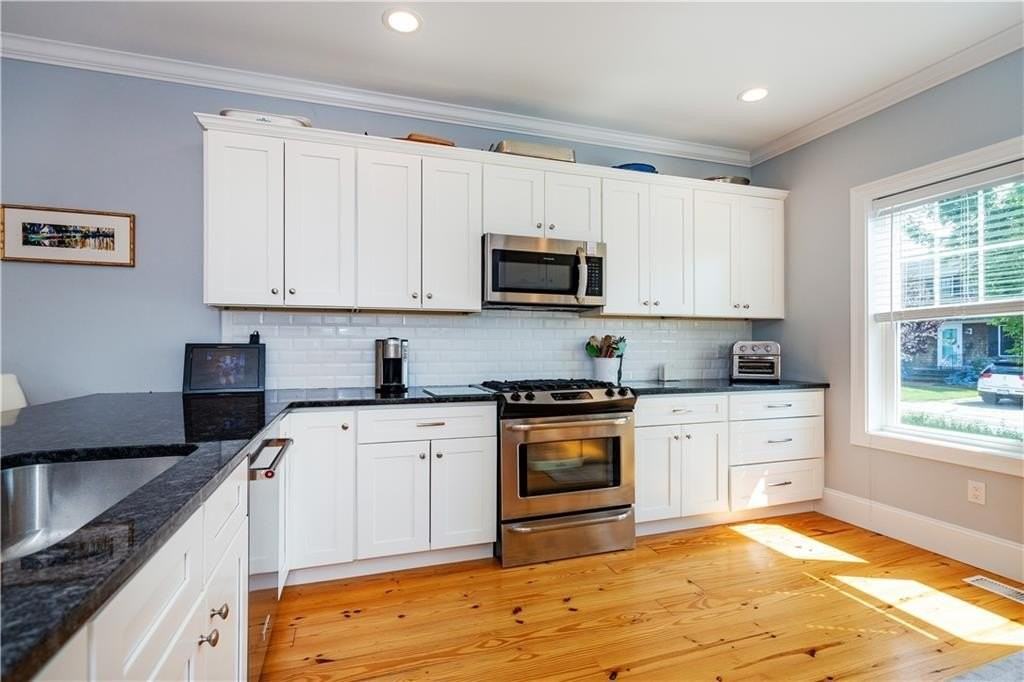 19 Eustis Ave - Photo 7 of 44