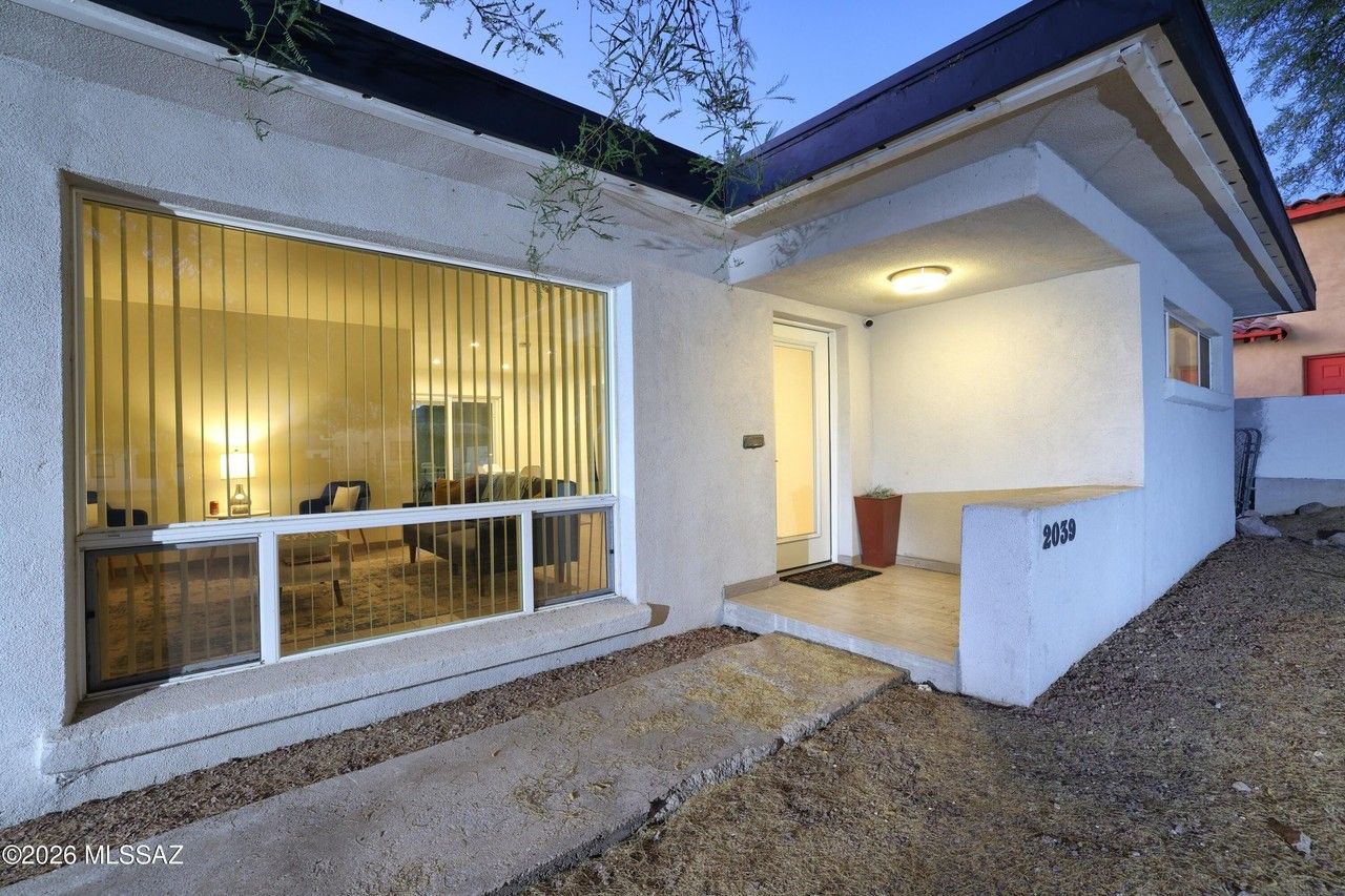 2039 E 8th St #A - Photo 2 of 26