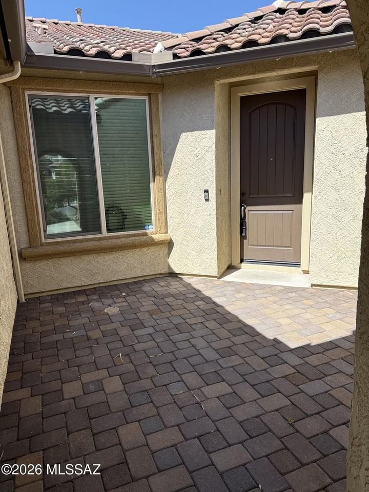 5798 S Clonmellon Ave - Photo 4 of 36