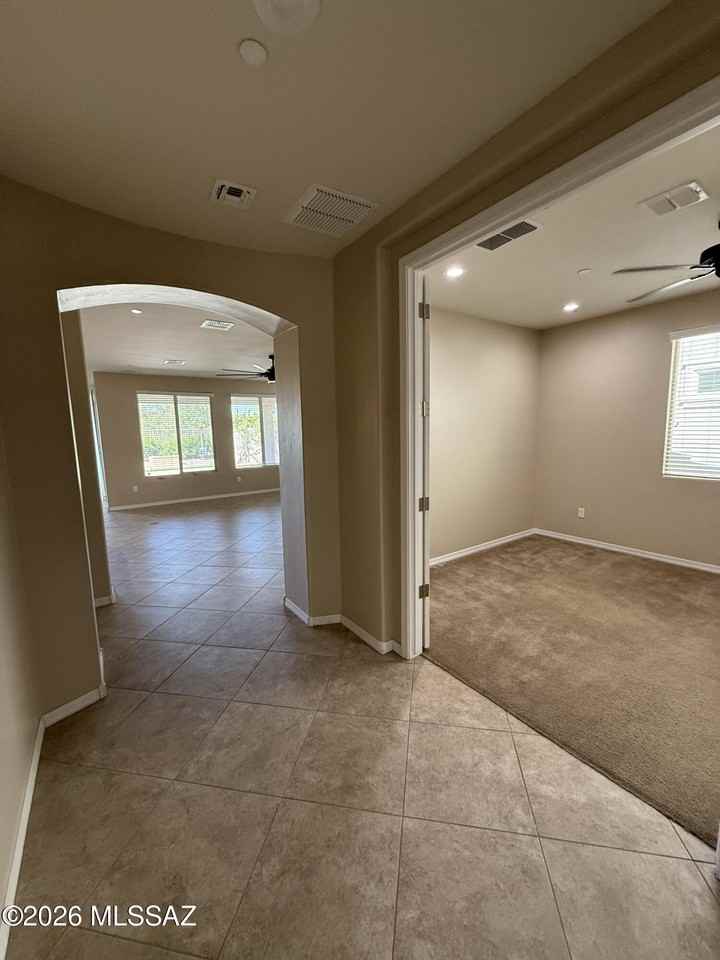 5798 S Clonmellon Ave - Photo 5 of 36