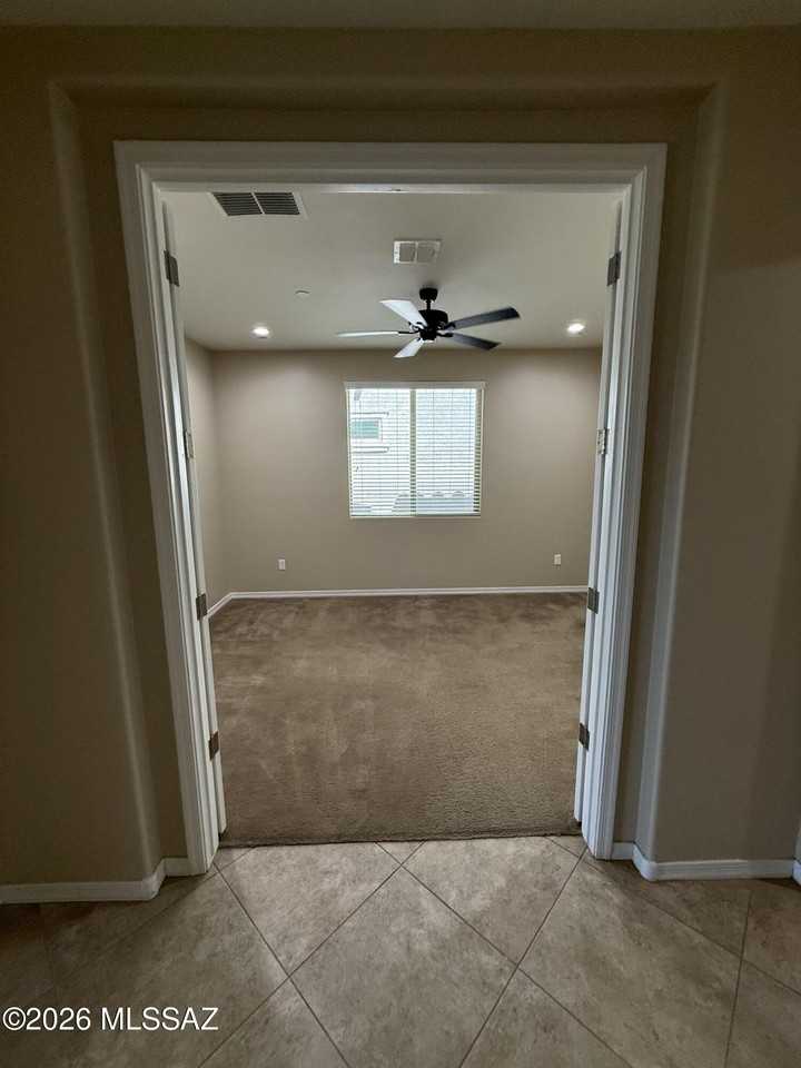 5798 S Clonmellon Ave - Photo 6 of 36