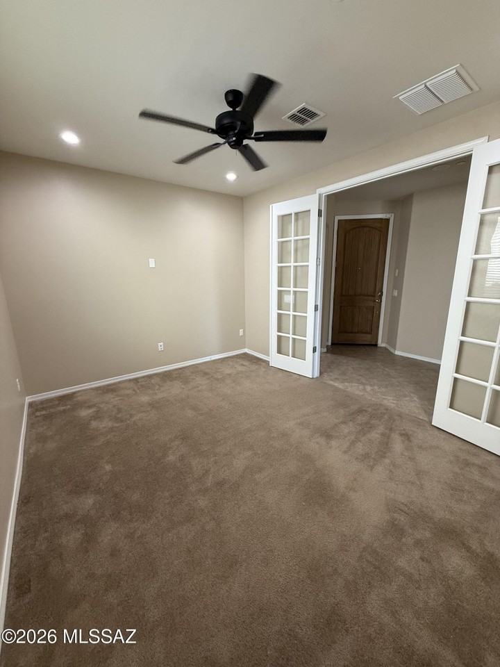 5798 S Clonmellon Ave - Photo 7 of 36