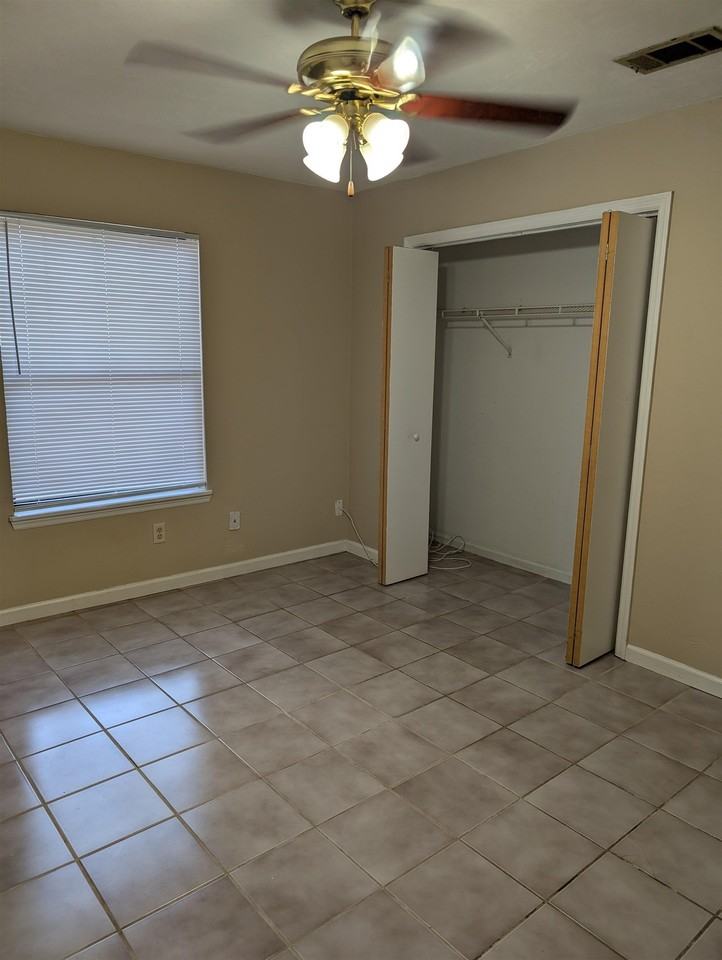 2035 Continental Ave - Photo 5 of 9