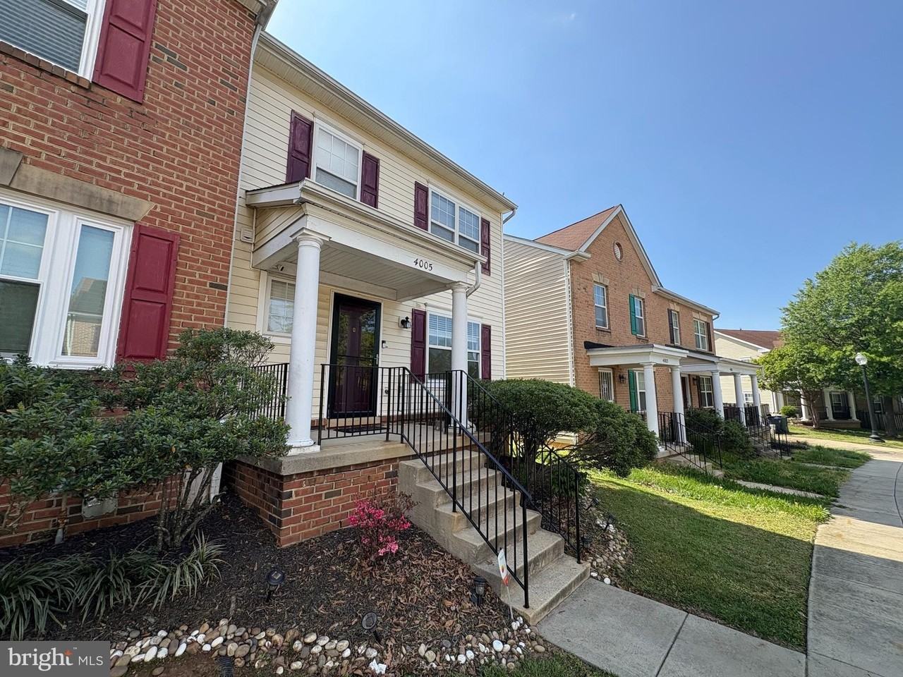 4005 Blakney Ln Se - Photo 2 of 37