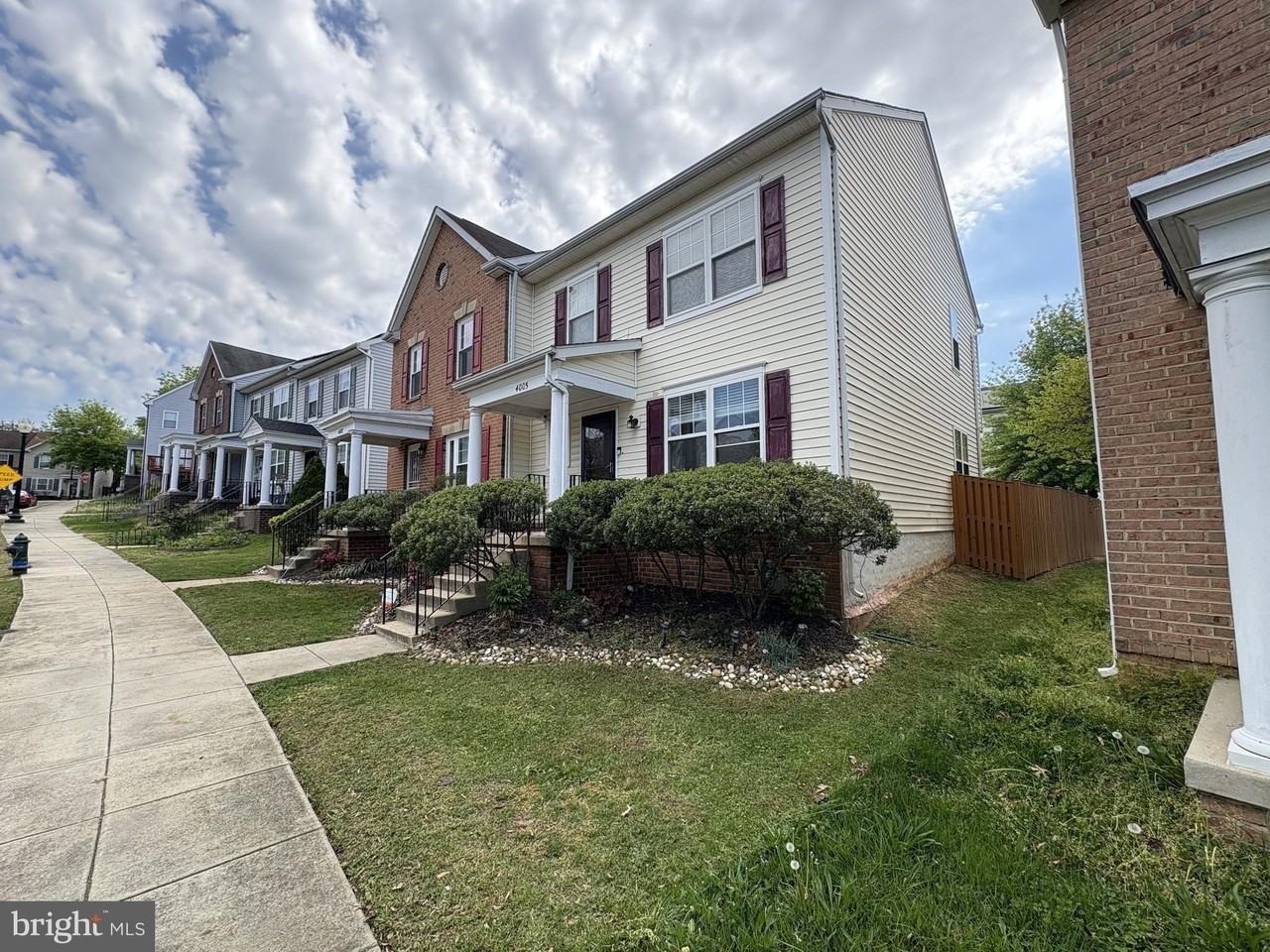 4005 Blakney Ln Se - Photo 3 of 37