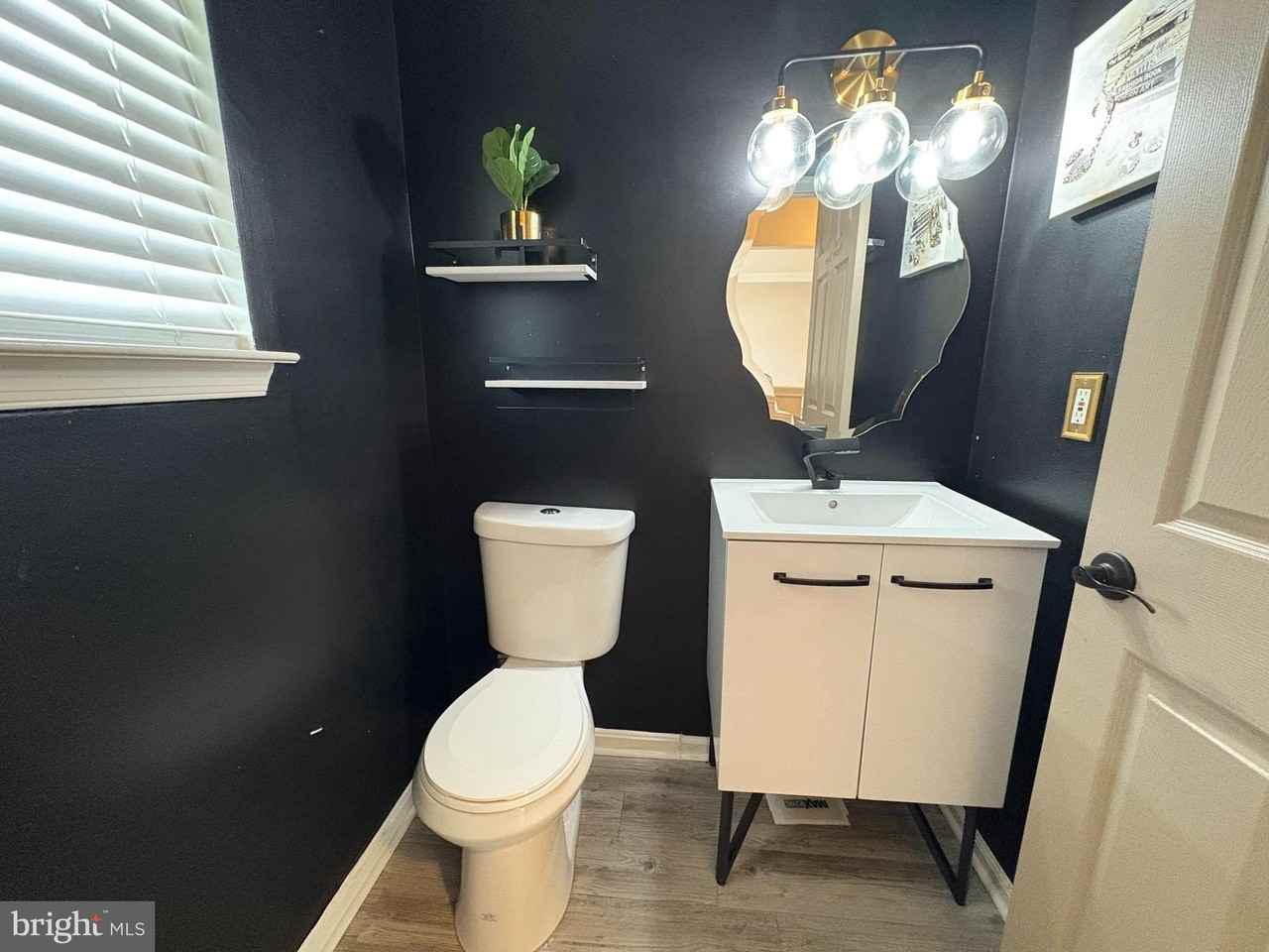 4005 Blakney Ln Se - Photo 6 of 37