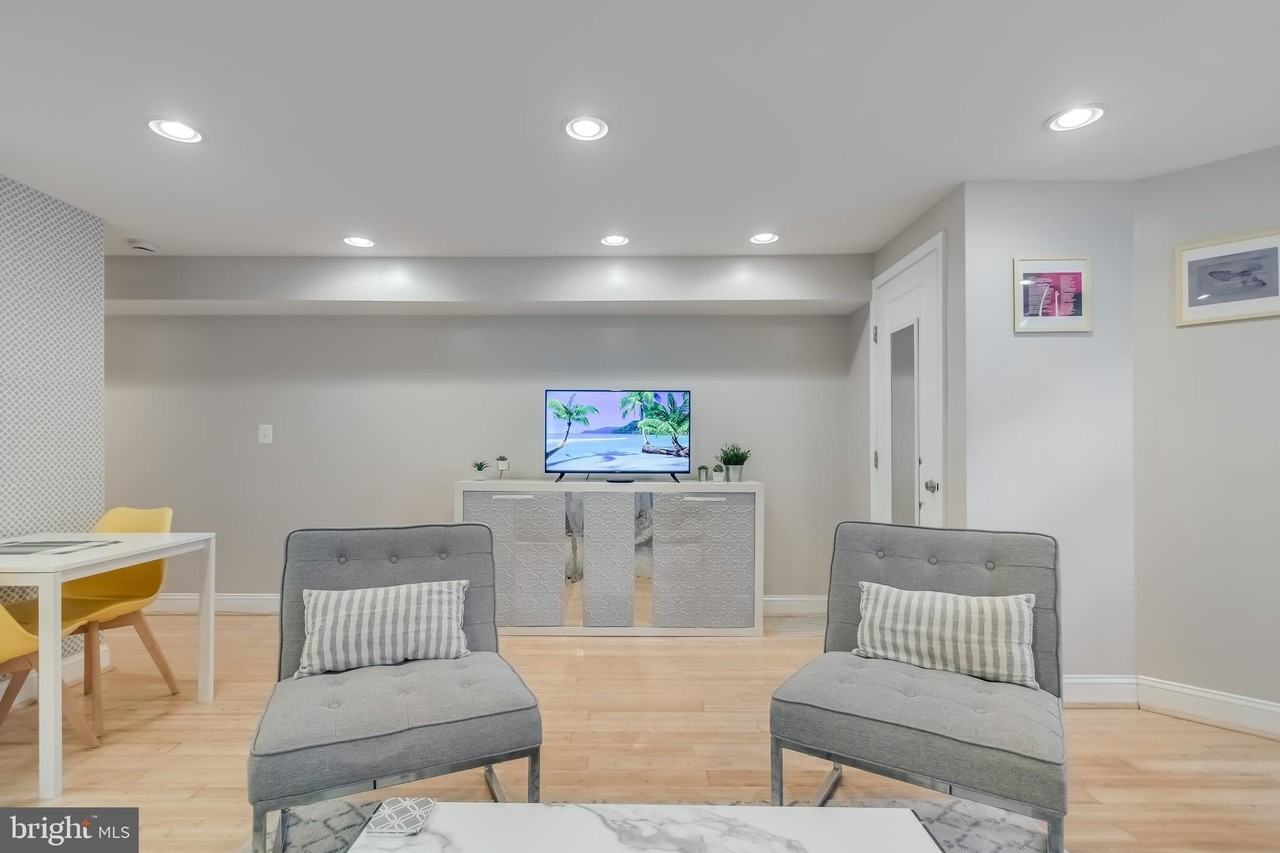 26 T St Ne #A - Photo 6 of 18