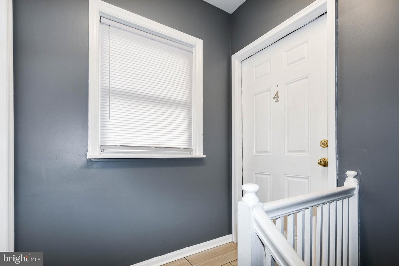 554 Newcomb St Se #4 - Photo 6 of 34