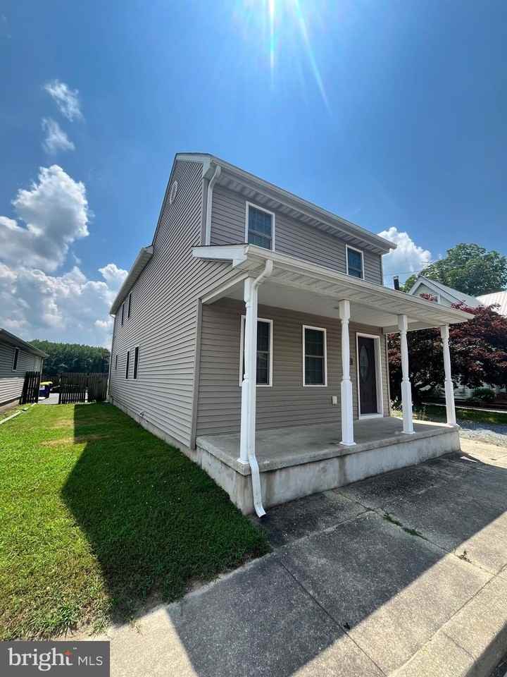 112 E Main St - Photo 3 of 26