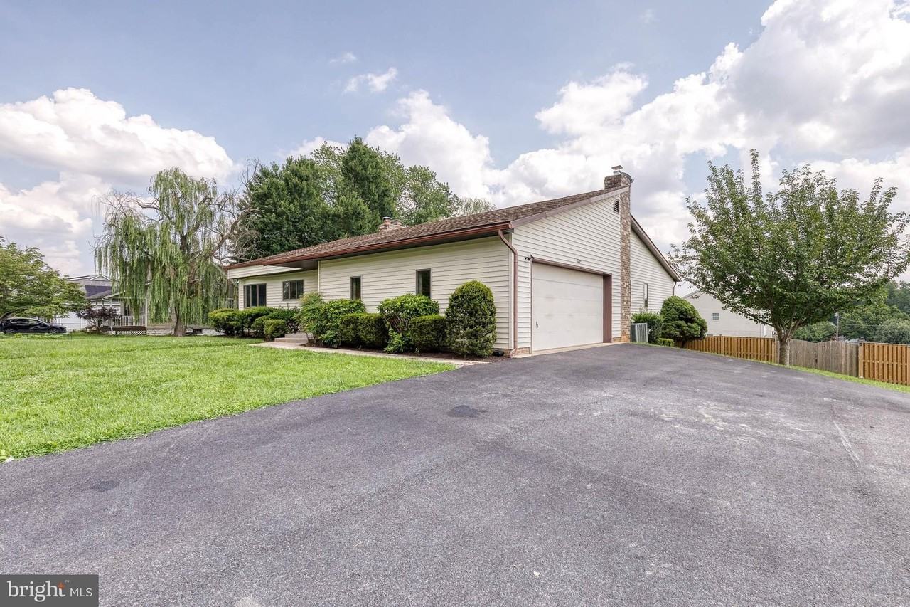 18 Byway Rd - Photo 2 of 42