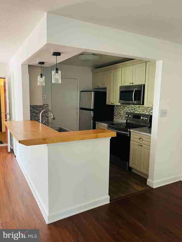 13613 Sir Thomas Way #1A22 - Photo 4 of 14