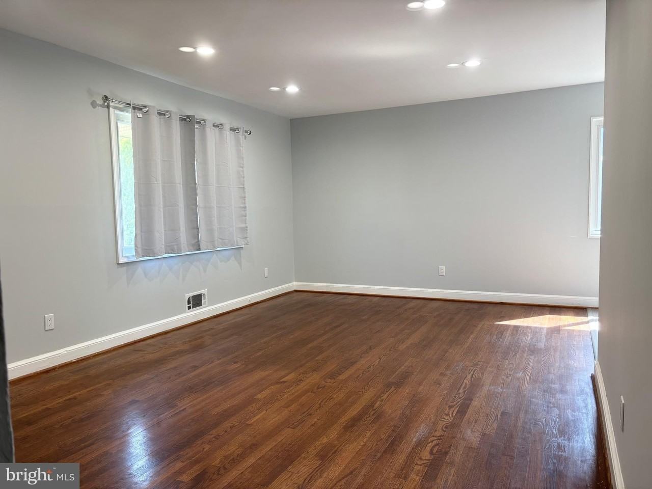 9103 Wallace Rd - Photo 2 of 30