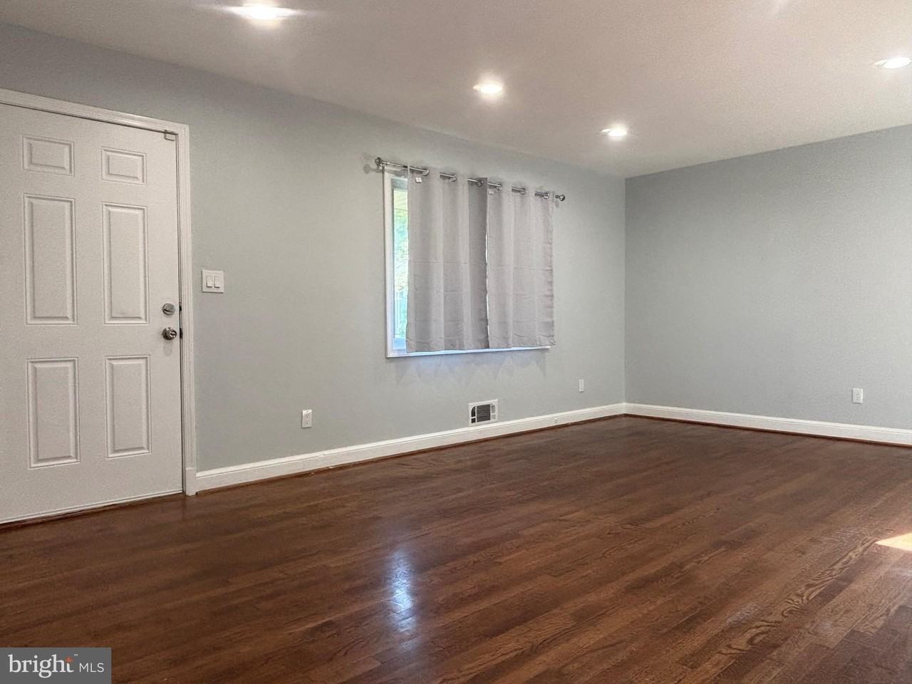 9103 Wallace Rd - Photo 3 of 30