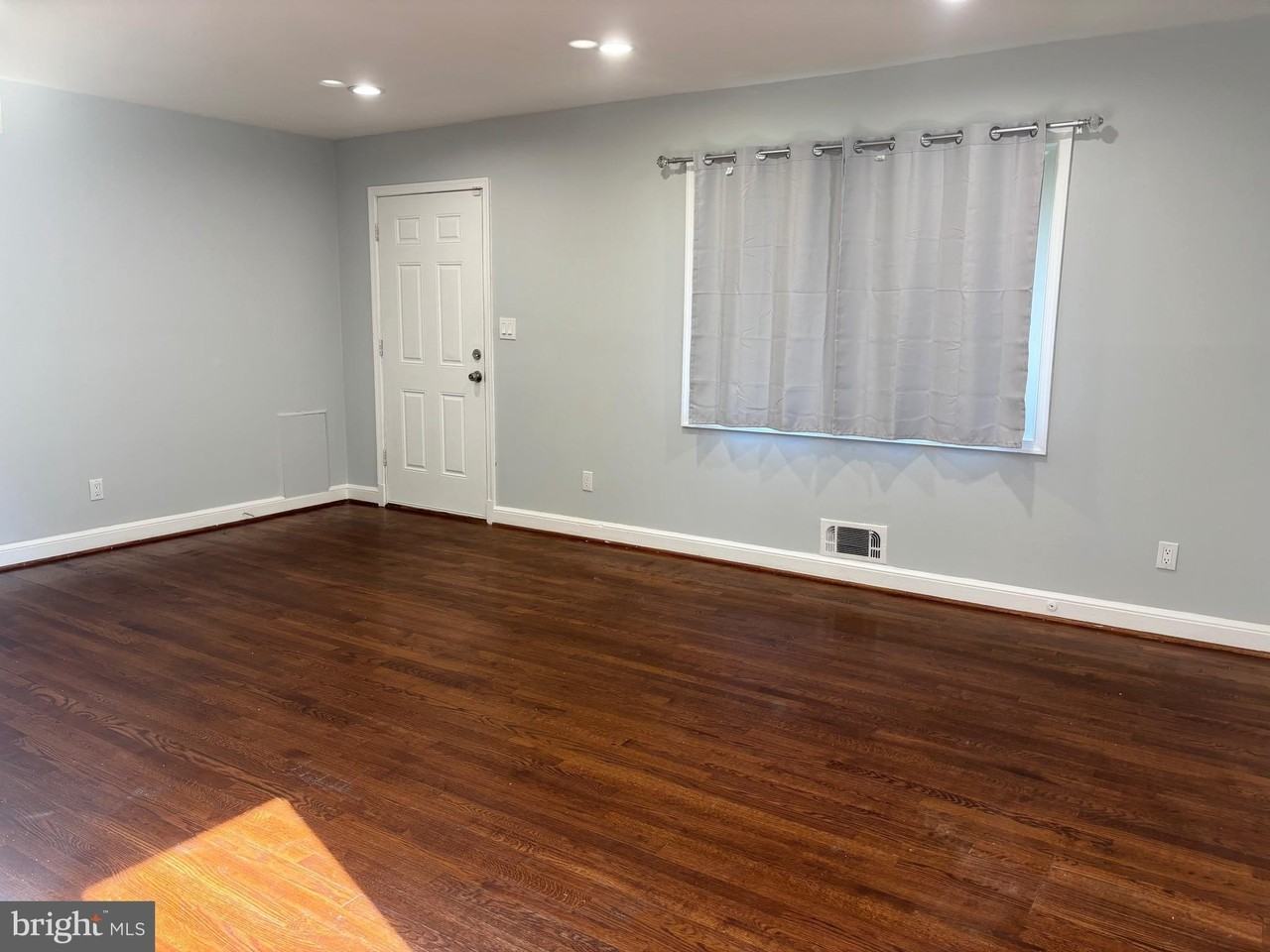 9103 Wallace Rd - Photo 5 of 30