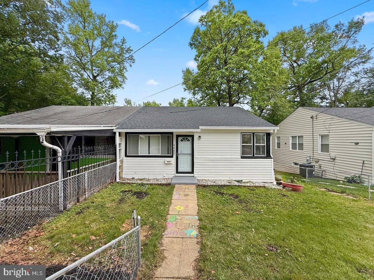 7905 Greenleaf Rd - Photo 2 of 30