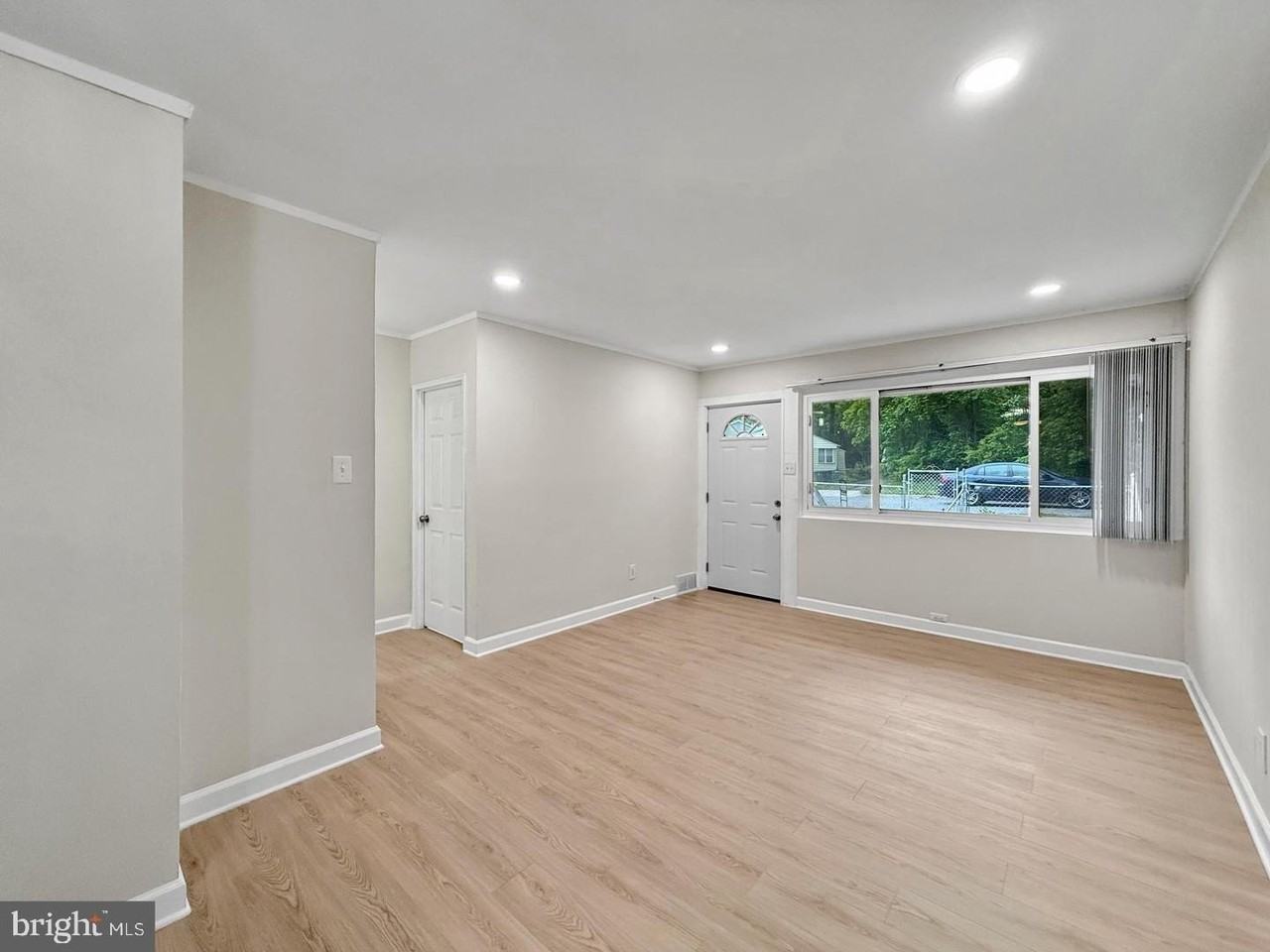 7905 Greenleaf Rd - Photo 5 of 30