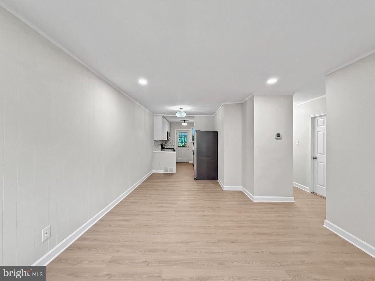 7905 Greenleaf Rd - Photo 7 of 30