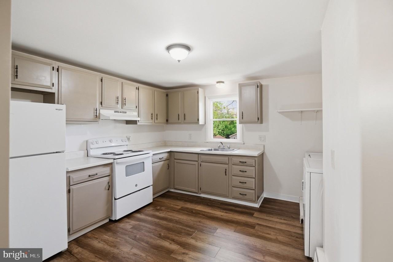 1130 E Park Ave #B - Photo 3 of 23