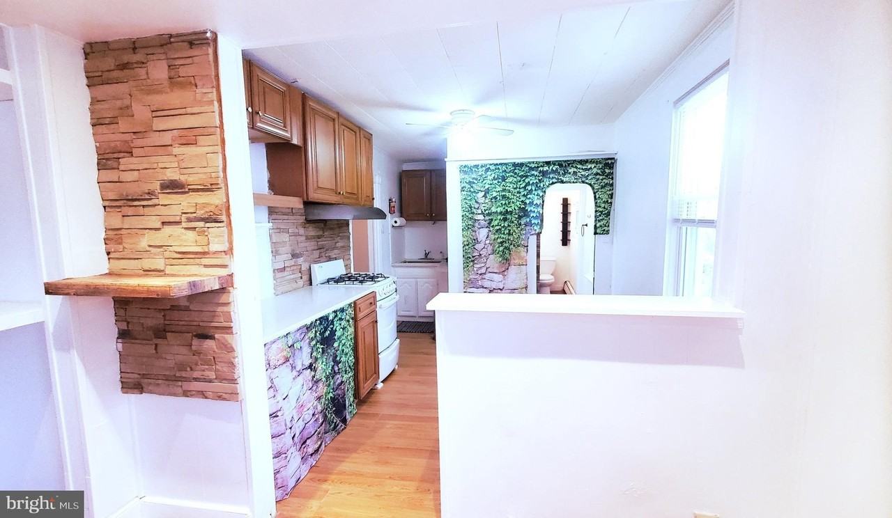 1055 Indiana Ave #3 - Photo 3 of 12