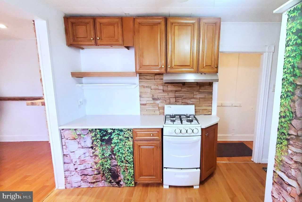 1055 Indiana Ave #3 - Photo 2 of 12