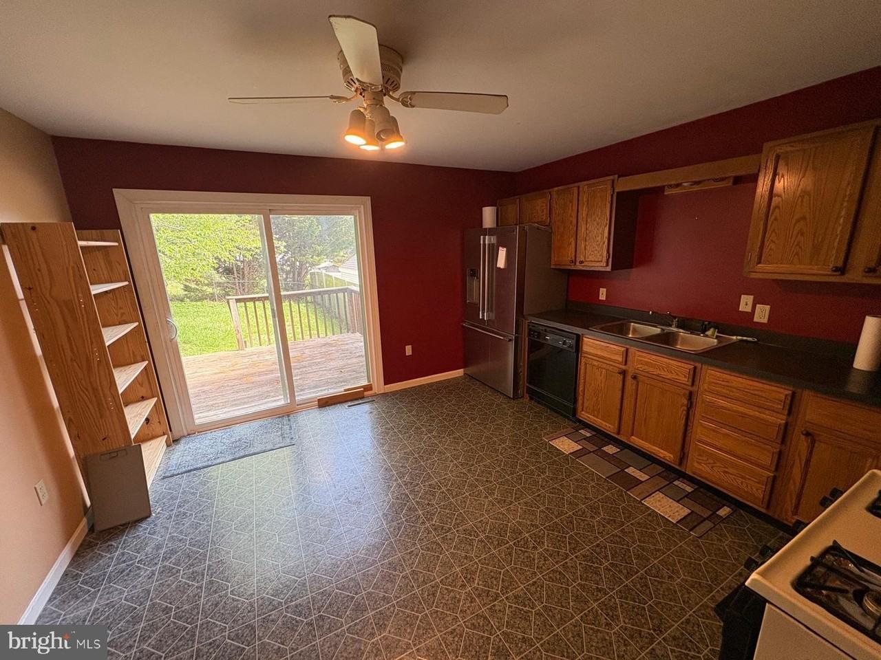 971 Monroe St - Photo 2 of 7