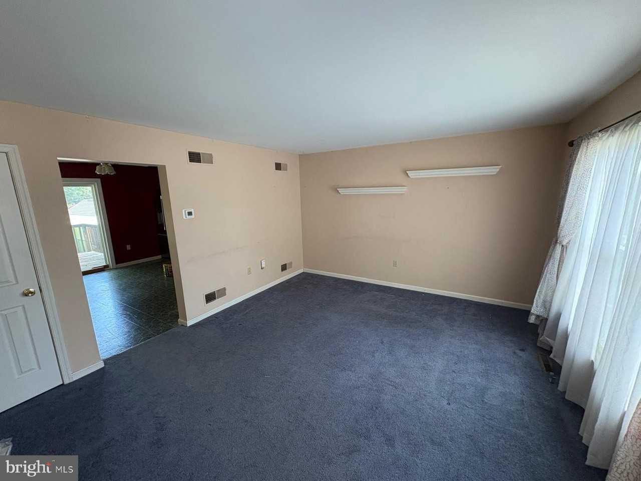 971 Monroe St - Photo 3 of 7