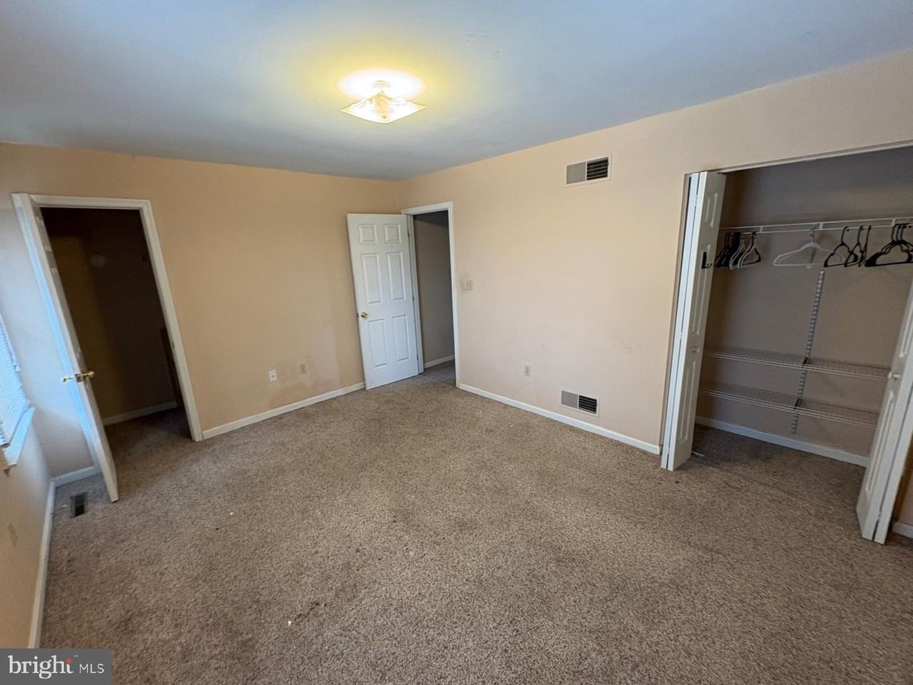 971 Monroe St - Photo 4 of 7