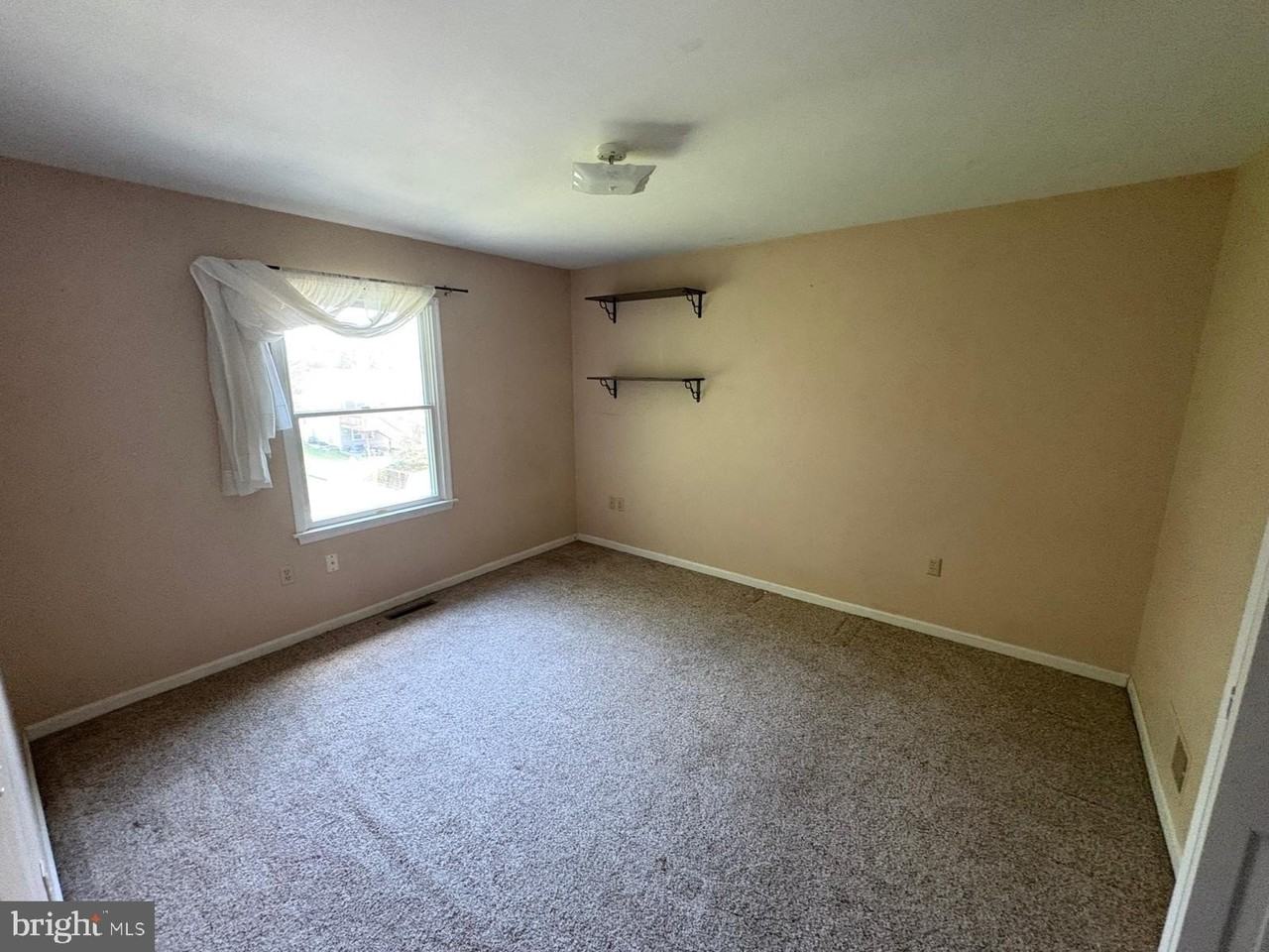 971 Monroe St - Photo 6 of 7