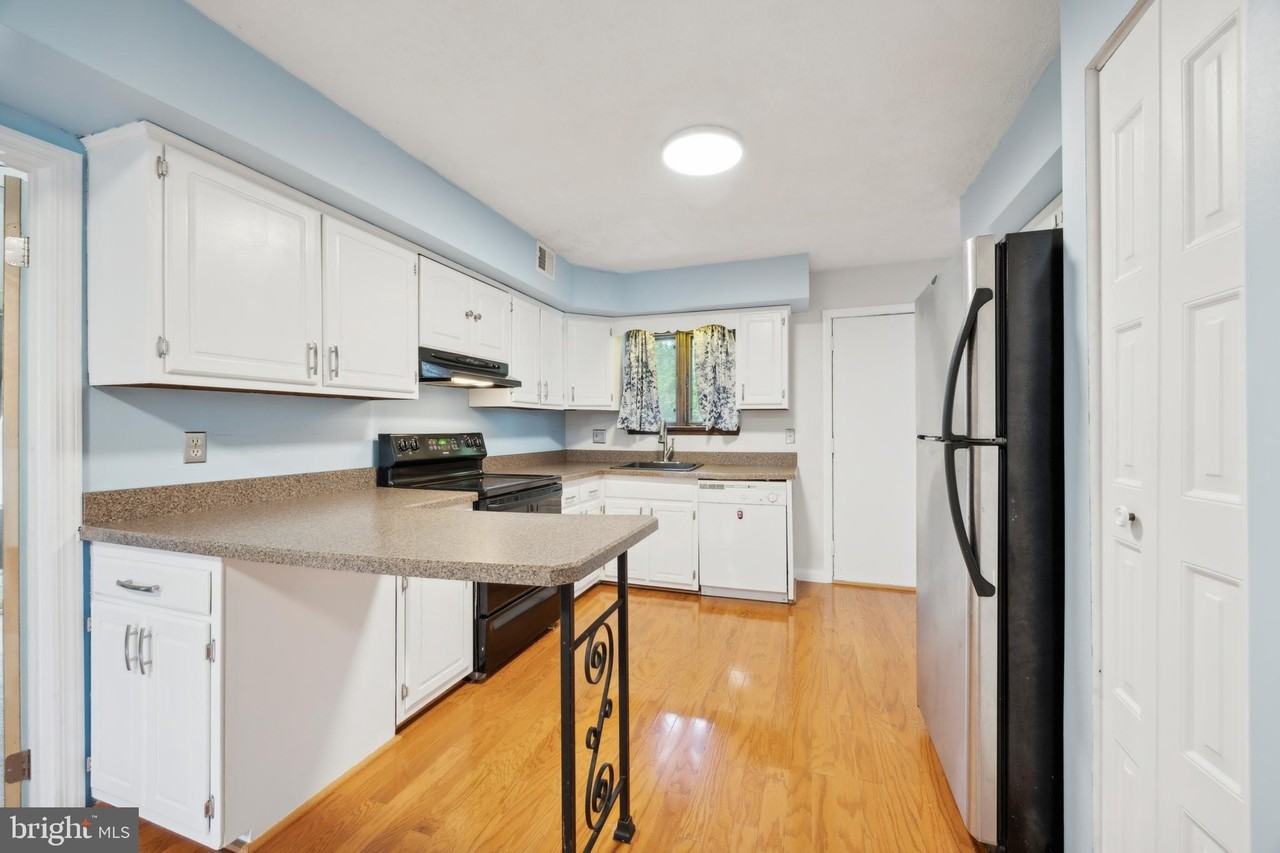 105 Grant Rd - Photo 5 of 15