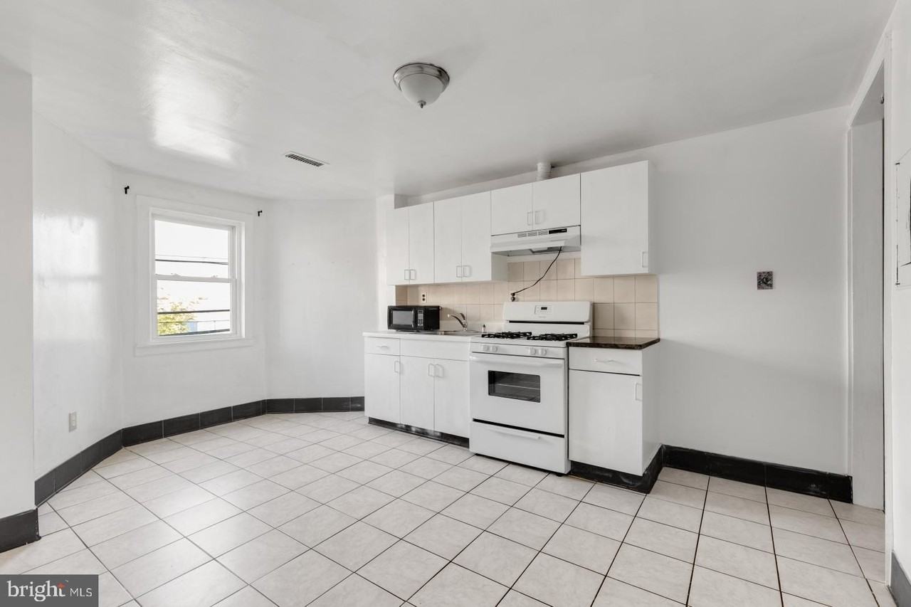 2301 S 16th St #2 - Photo 3 of 19