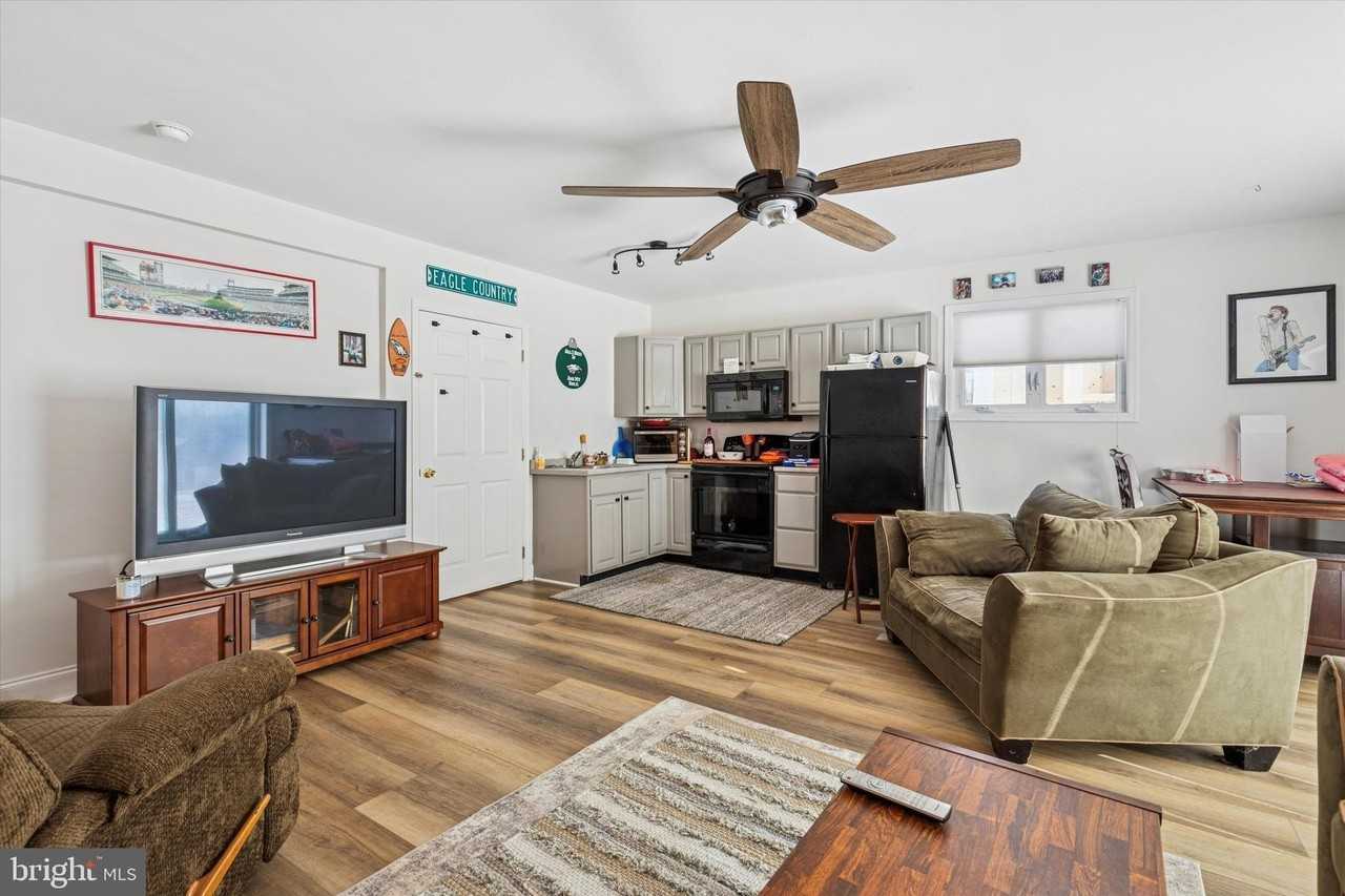 207 Delmar St #1 - Photo 4 of 9